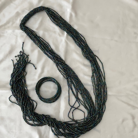 Handmade beaded necklace and bracelet - Picture 1 of 4